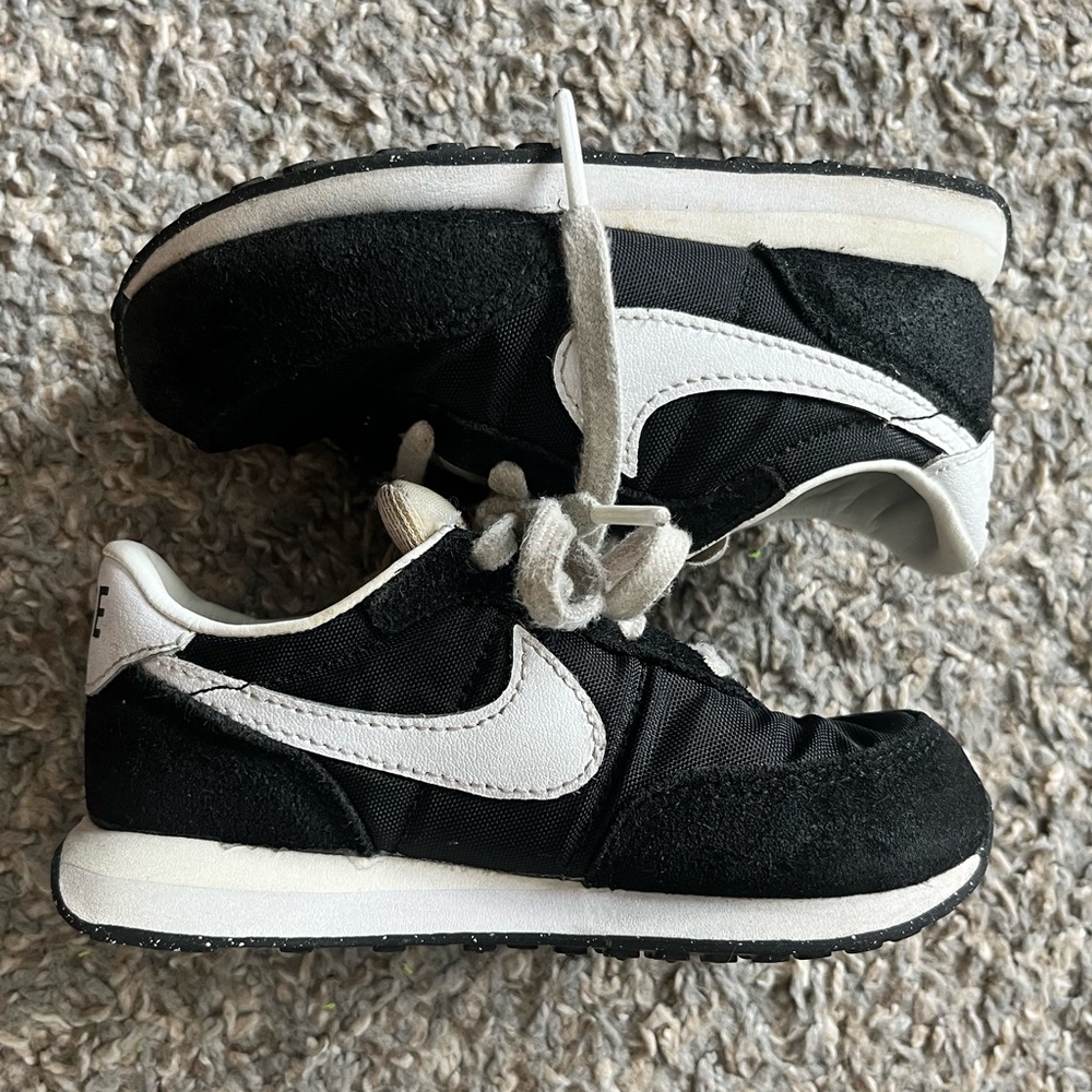 8C Nike Kids Waffle Sneakers